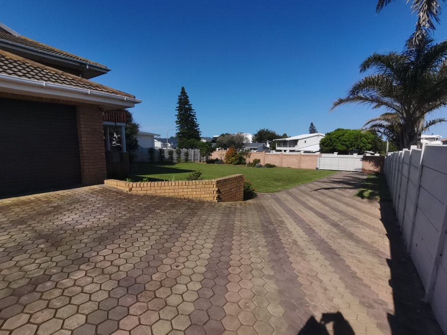 4 Bedroom Property for Sale in Bayview Western Cape